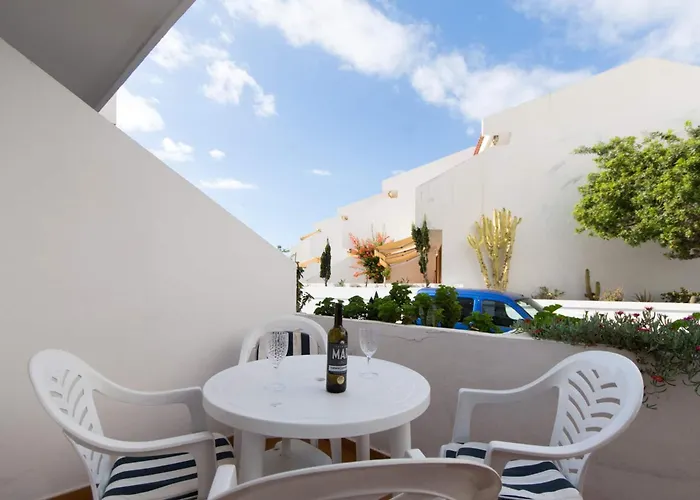 Garden 14 - One Bed On Ground Floor Apartment *