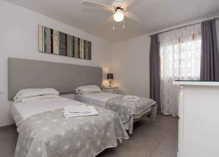 Garden 14 - One Bed On Ground Floor Apartment *