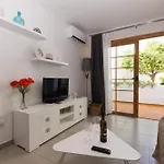 Garden 14 - One Bed On Ground Floor Appartement *